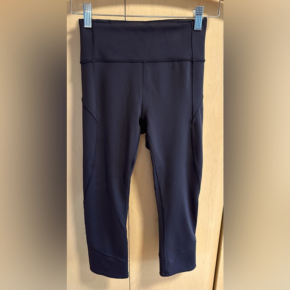 Lululemon Capri length Leggings - EUC